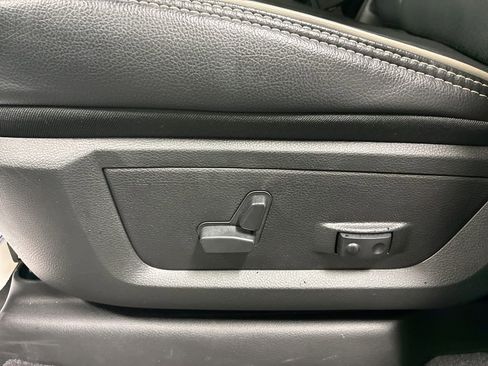 Used 2026 RAM 2500 Laramie AWD/4WD image 11