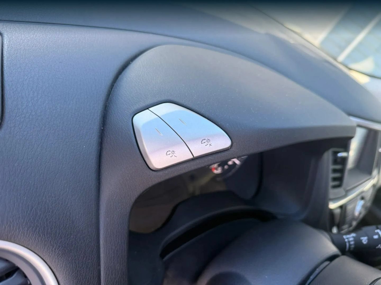 Used 2019 Nissan Pathfinder SV AWD/4WD image 23