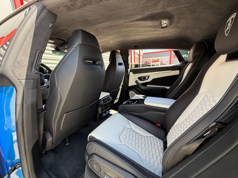 Used 2019 Lamborghini Urus AWD/4WD image 23