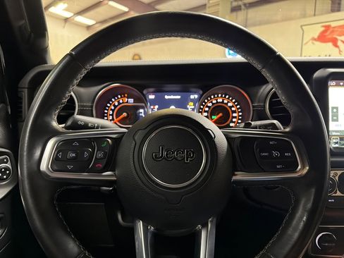 Used 2019 Jeep Wrangler Unlimited Sahara AWD/4WD image 22
