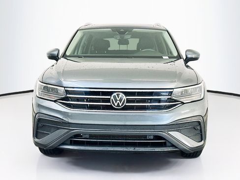 Used 2022 Volkswagen Tiguan SE w/ Panoramic Sunroof Package AWD/4WD image 2