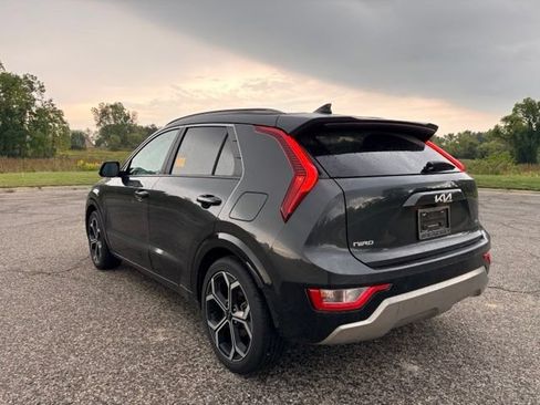 Certified 2025 Kia Niro EX Touring FWD image 3