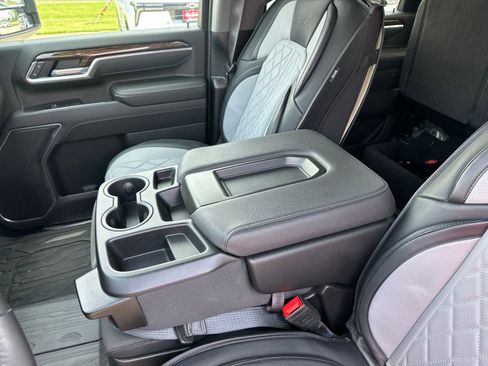 Used 2025 GMC Sierra 2500 SLE w/ SLE Value Package; AWD/4WD image 15