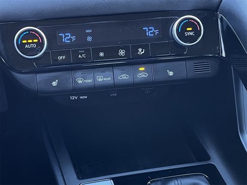 Used 2023 Hyundai Elantra SEL w/ Convenience Package image 18