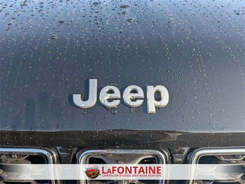 New 2025 Jeep Grand Cherokee Limited w/ Luxury Tech Group II image 9