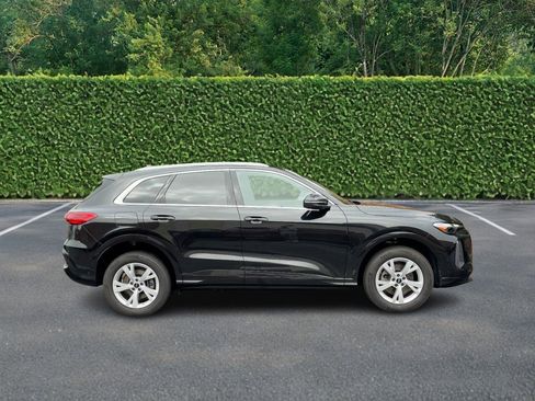 Used 2025 Audi Q5 Premium w/ Convenience Package image 2