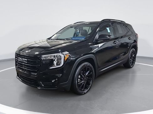 Certified 2024 GMC Terrain SLT w/ Tech Package image 9