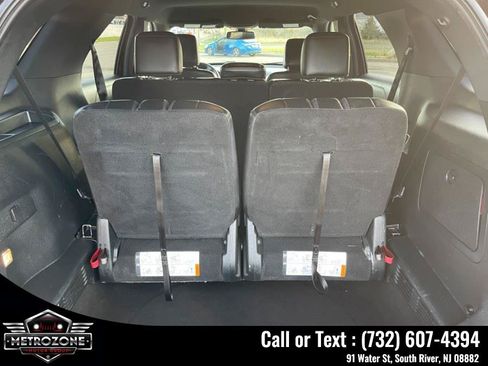 Used 2018 Ford Explorer XLT w/ Equipment Group 202A AWD/4WD image 16