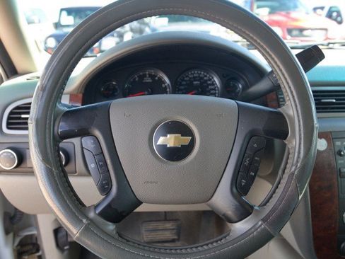 Used 2009 Chevrolet Suburban LT w/ Luxury Package AWD/4WD image 18