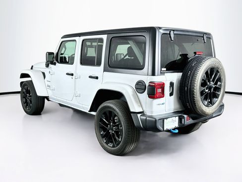 Used 2023 Jeep Wrangler Unlimited Sahara w/ Cold Weather Group AWD/4WD image 5