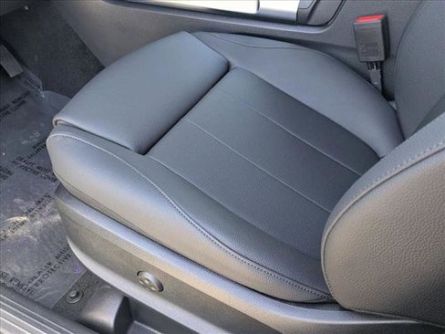 New 2026 Mercedes-Benz GLB 250 image 4