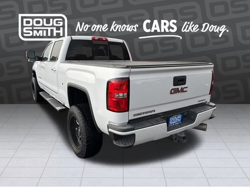 Used 2018 GMC Sierra 2500 Denali image 3