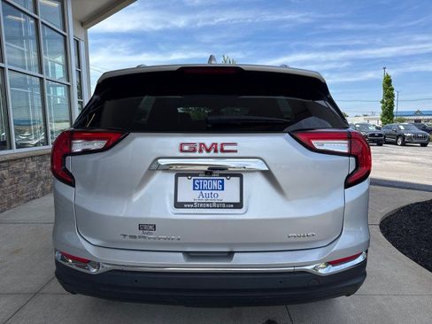 Used 2022 GMC Terrain SLT w/ Infotainment Package II AWD/4WD image 4