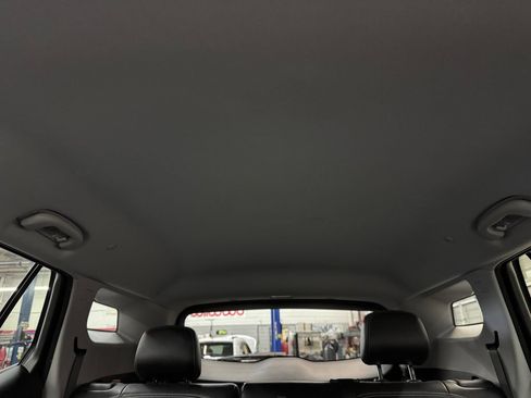 Used 2024 GMC Terrain SLT AWD/4WD image 25