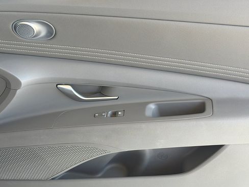 Certified 2025 Hyundai Elantra SEL FWD image 25