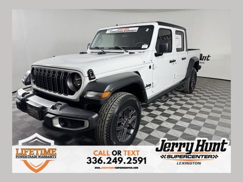 Used 2025 Jeep Gladiator Sport AWD/4WD image 1