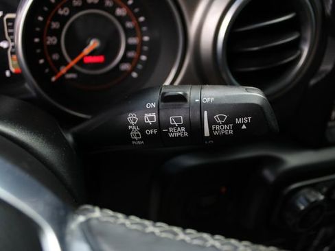 Used 2018 Jeep Wrangler Unlimited Sahara image 9