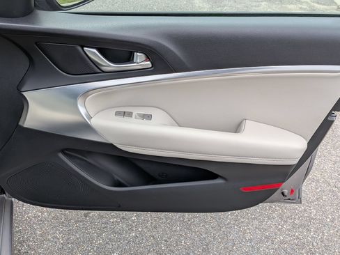 Used 2025 Genesis G70 2.5T RWD image 33
