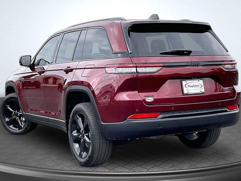 Used 2023 Jeep Grand Cherokee Limited w/ Black Appearance Package AWD/4WD image 14