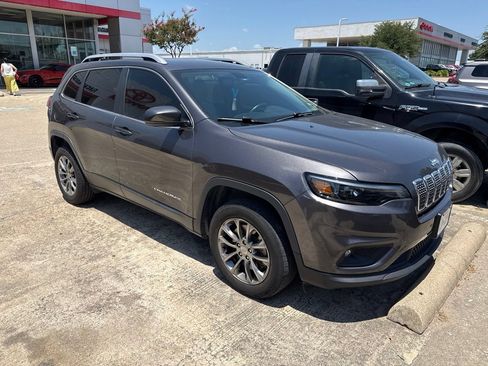 Used 2019 Jeep Cherokee Latitude Plus FWD image 3