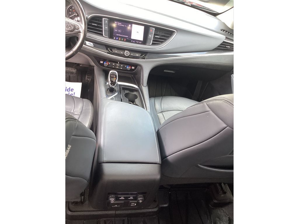 Used 2020 Buick Enclave Essence w/ Sound and Sites Package AWD/4WD image 18