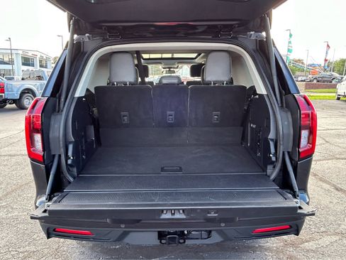 Used 2025 Ford Expedition Active AWD/4WD image 9