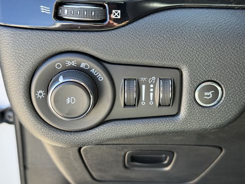 Used 2023 Jeep Cherokee Altitude Lux AWD/4WD image 26