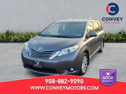 Used 2017 Toyota Sienna XLE Premium w/ Cargo Management Package image 1