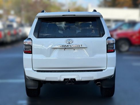 Used 2020 Toyota 4Runner SR5 Premium image 4