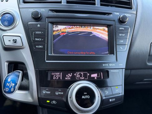 Used 2012 Toyota Prius V Five FWD image 11
