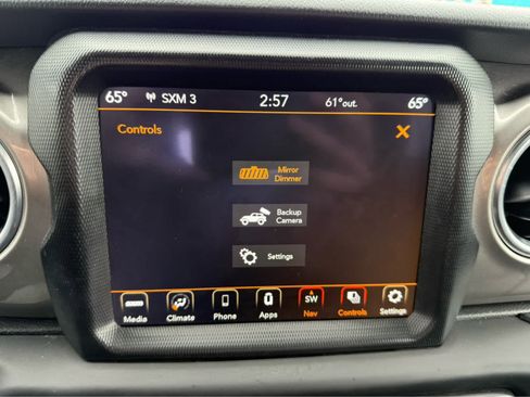 Used 2018 Jeep Wrangler Unlimited Sahara AWD/4WD image 24