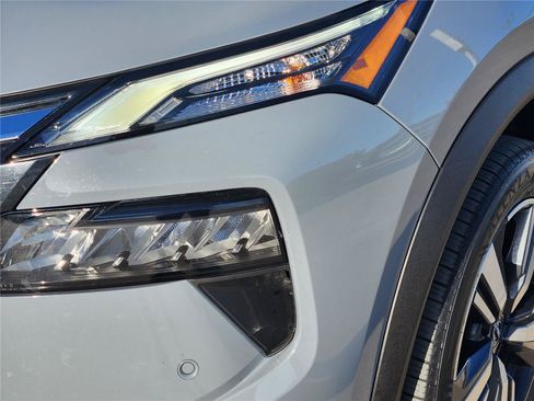 Used 2024 Nissan Rogue SL FWD image 6