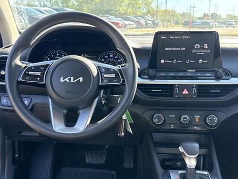 Used 2024 Kia Forte LXS w/ LXS Technology Package image 4