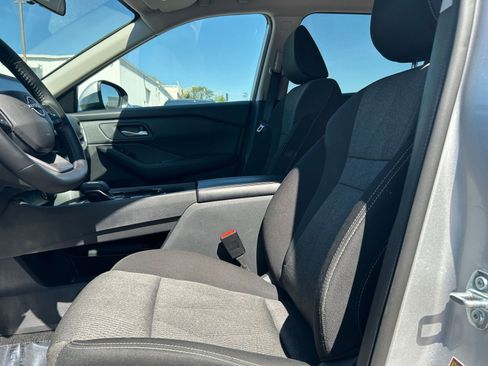 Used 2025 Nissan Rogue SV FWD image 22