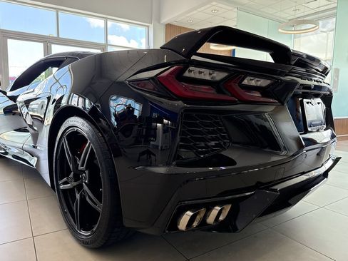 Used 2021 Chevrolet Corvette Stingray Coupe w/ Z51 Performance Package RWD image 19