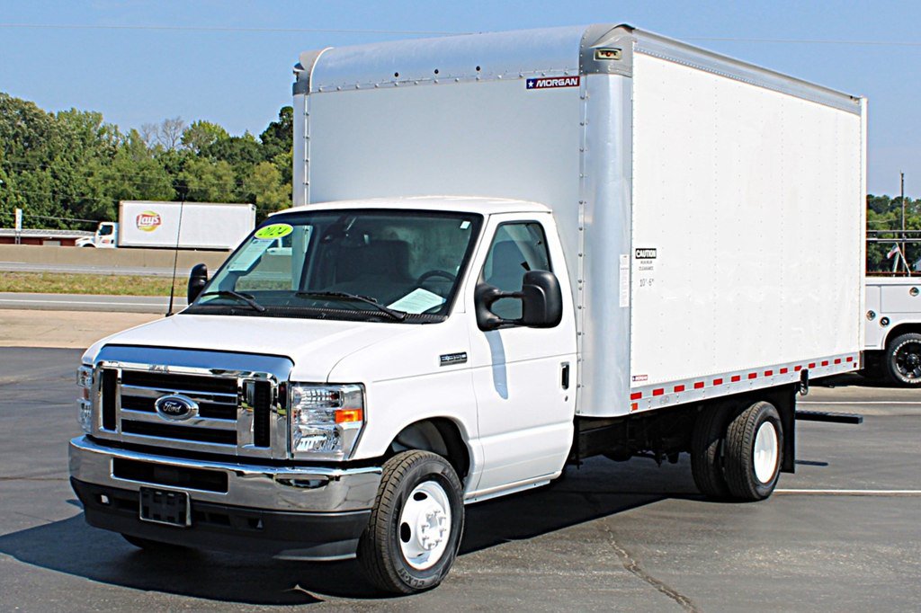 Used 2024 Ford E-350 and Econoline 350 Super Duty w/ Driver's Safety Package RWD image 3