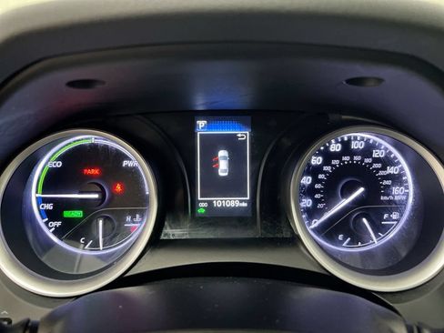 Used 2021 Toyota Camry LE FWD image 12