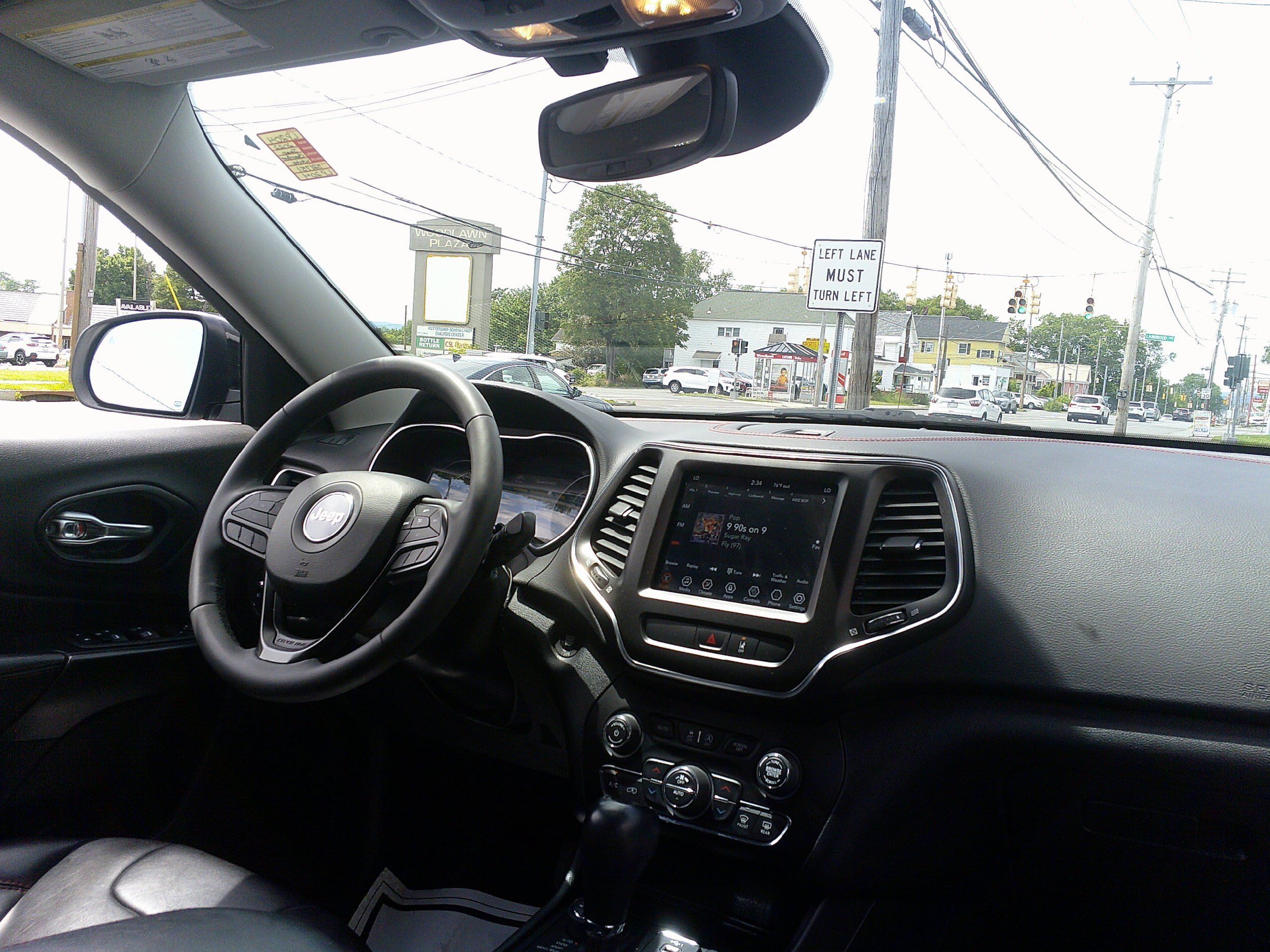 Used 2022 Jeep Cherokee Trailhawk w/ Comfort/Convenience Group AWD/4WD image 24