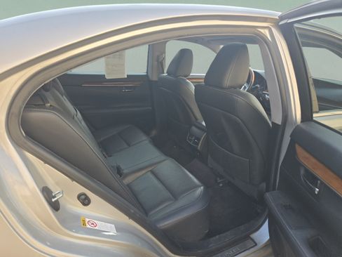 Used 2013 Lexus ES 300h w/ Luxury Pkg FWD image 24