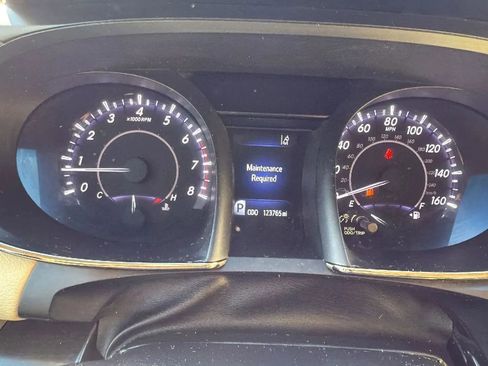 Used 2018 Toyota Avalon Limited image 16