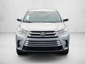 Used 2019 Toyota Highlander LE video 2