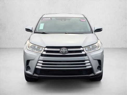 Used 2019 Toyota Highlander LE image 2