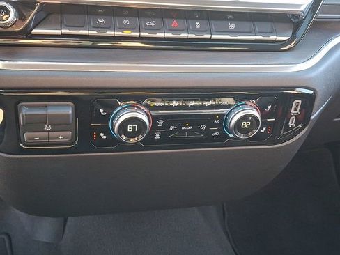 Certified 2025 GMC Sierra 1500 SLT image 16