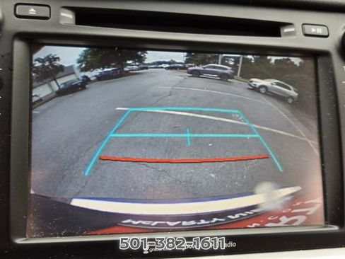 Used 2017 Toyota Highlander Plus FWD image 22