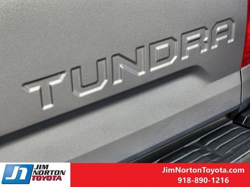 Used 2017 Toyota Tundra SR5 w/ SR5 Upgrade Package image 13