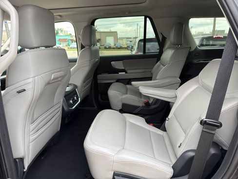 Used 2025 Ford Expedition Active AWD/4WD image 24