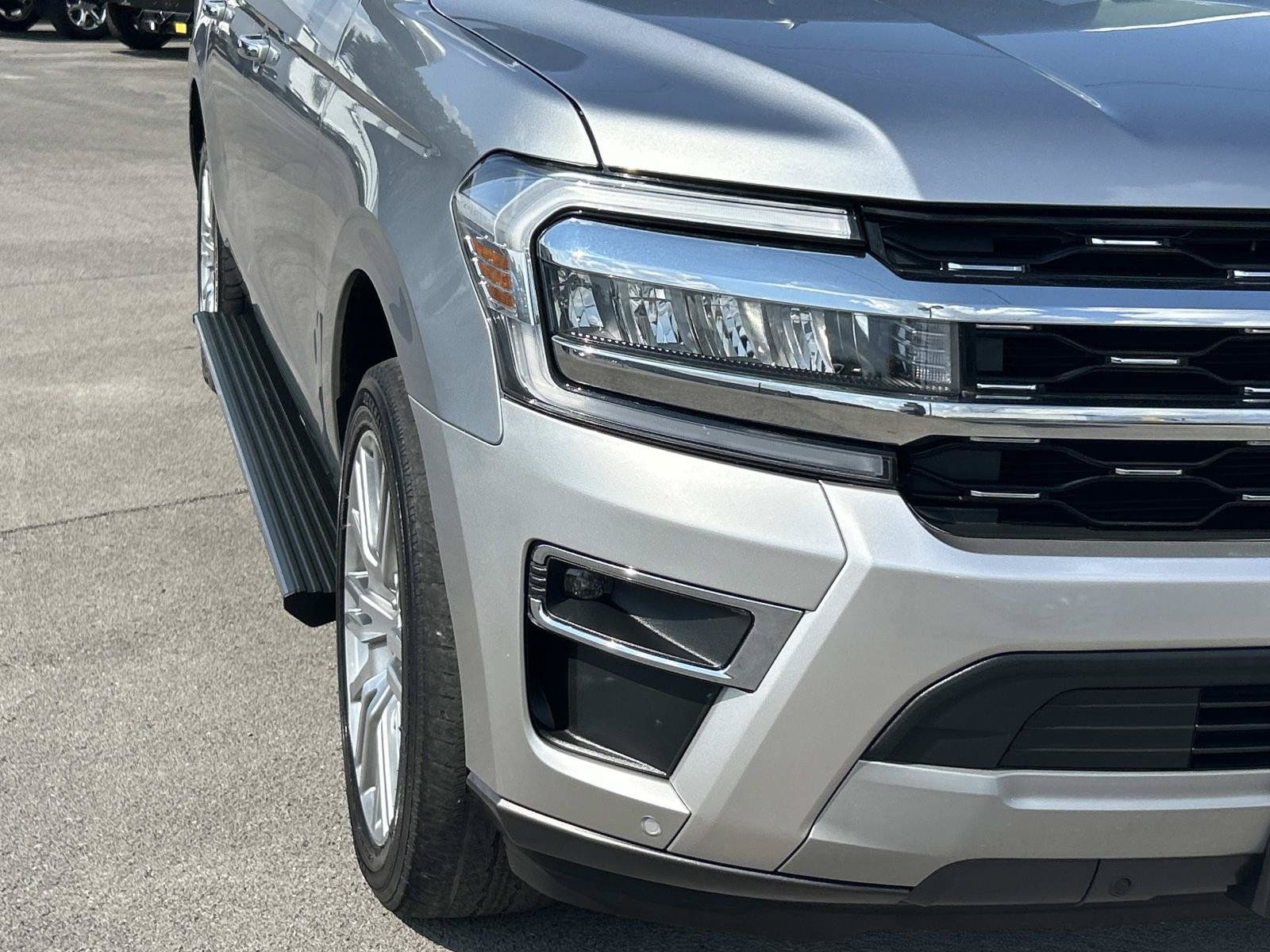 Used 2024 Ford Expedition Max Limited AWD/4WD image 11