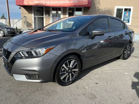 Used 2021 Nissan Versa SV image 3