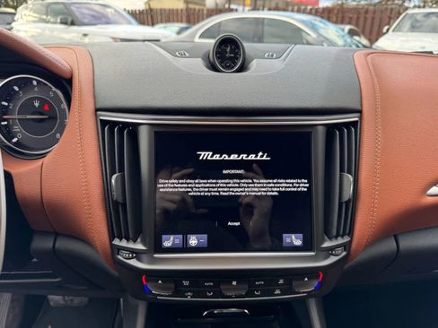 Used 2021 Maserati Levante S image 13