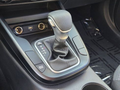 Used 2025 Kia Soul LX w/ LX Technology Package FWD image 27